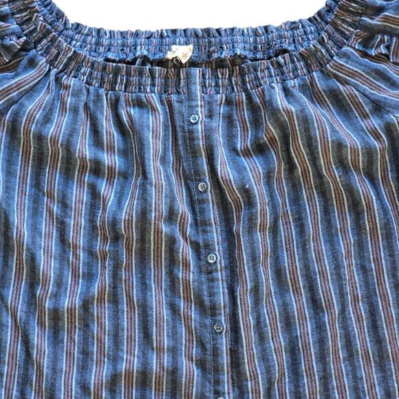 Hem & Thread Blouse - Picture 2 of 6